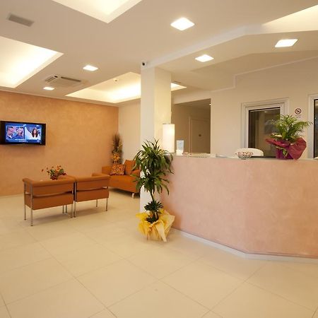 Residence Perla มิซาโน อาดรีอาติโก ภายนอก รูปภาพ