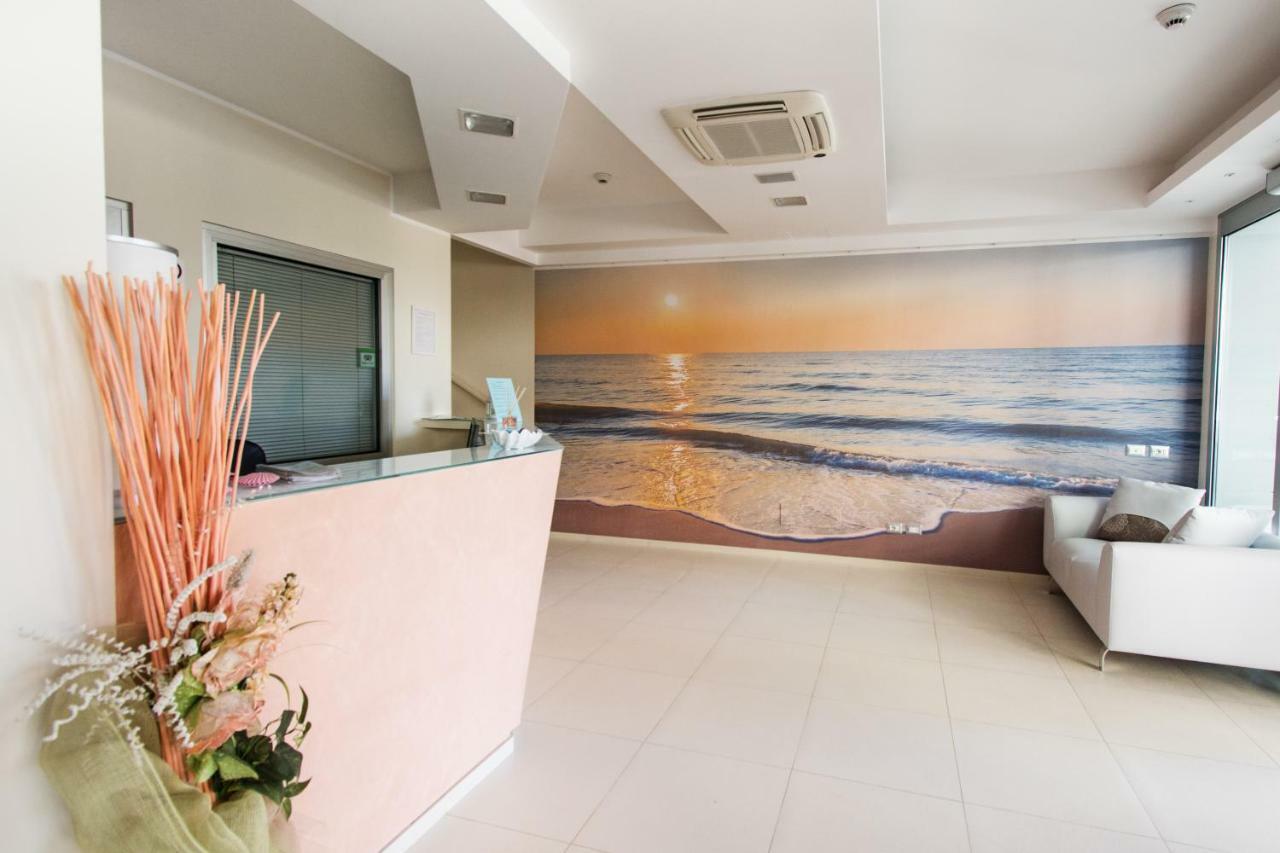Residence Perla มิซาโน อาดรีอาติโก ภายนอก รูปภาพ